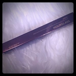 Hourglass brow sculpting pencil in soft brunette